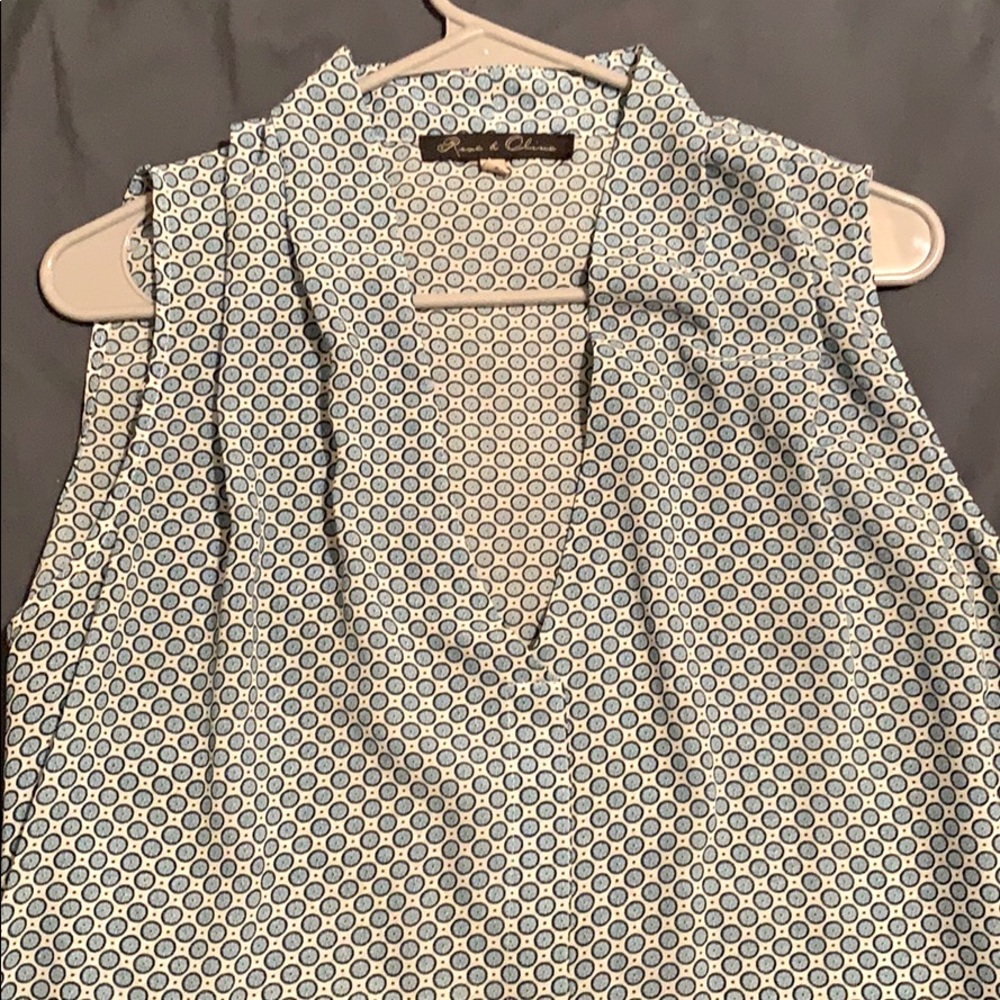 Sleeveless, v neck blouse sz XL